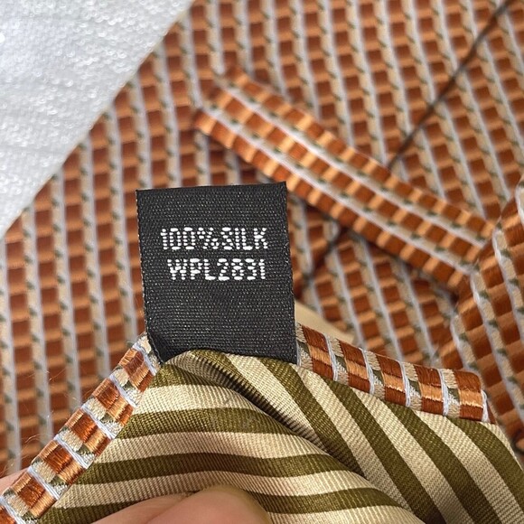 JOE Joseph Abboud 100% Silk Metallic Perfection Tie. - Picture 5 of 8